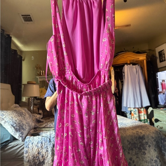 Chic Pink Halter backless romper - Picture 4 of 9